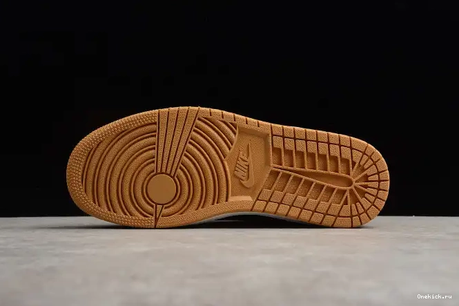 One Kick Off-Louis AJ1 1 Air x AQ0818-158 Jordan OW 0526